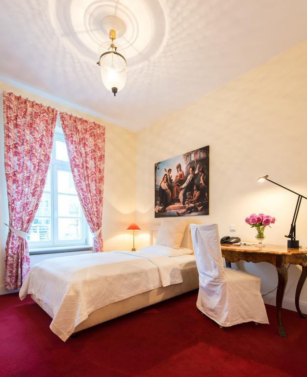 Dirazi Guesthouse & Apartments Gmbh Frankfurt am Main Eksteriør bilde