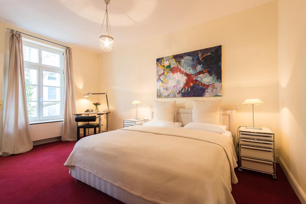 Dirazi Guesthouse & Apartments Gmbh Frankfurt am Main Eksteriør bilde