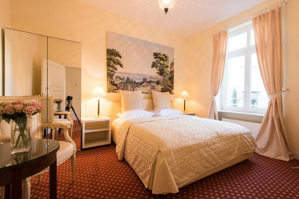 Dirazi Guesthouse & Apartments Gmbh Frankfurt am Main Eksteriør bilde